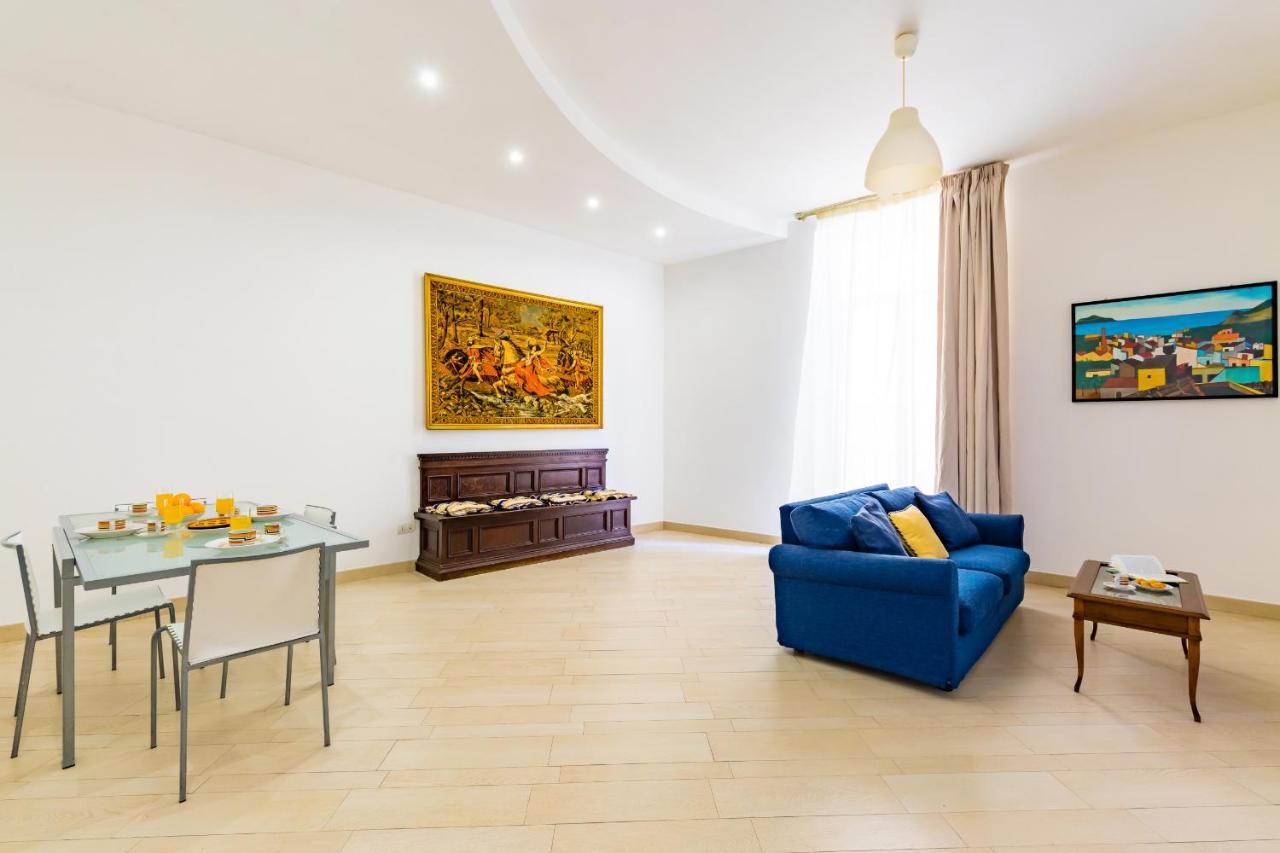 Apartment With Balcony In Palazzo Diaz By Wonderful Italy Naples Exterior photo