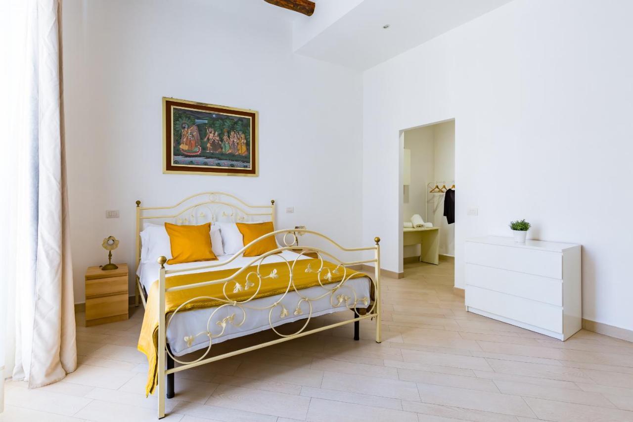 Apartment With Balcony In Palazzo Diaz By Wonderful Italy Naples Exterior photo